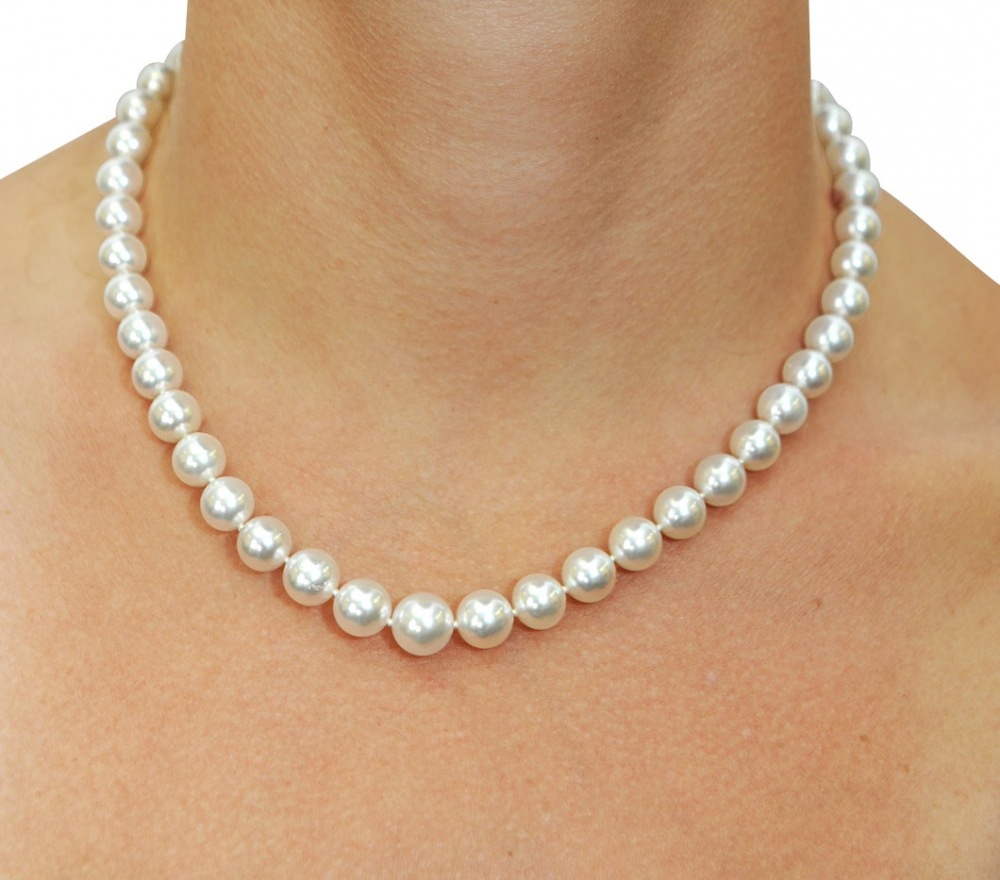 A beautiful 8-10mm Australian South Sea pearl necklace on a woman.