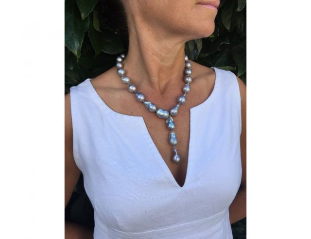 Black pearls neckline