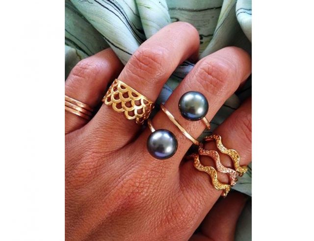 Black pearls rings