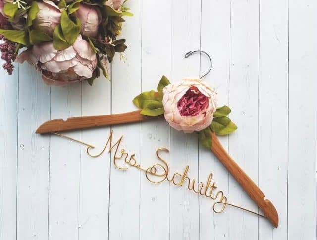 bridal-gifts-hanger