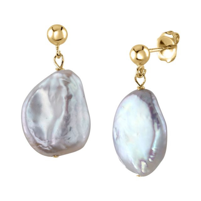 Choose a statement earrings as a jewelry trend.