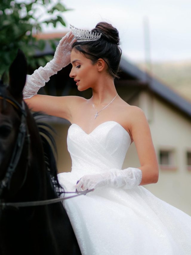 Sweetheart neckline