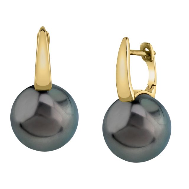 A pair of gold huggie earrings with a black Tahitian pearl detail and green overtone.